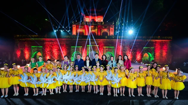 党、国家与河内市领导人出席2025年升龙—河内节开幕式。