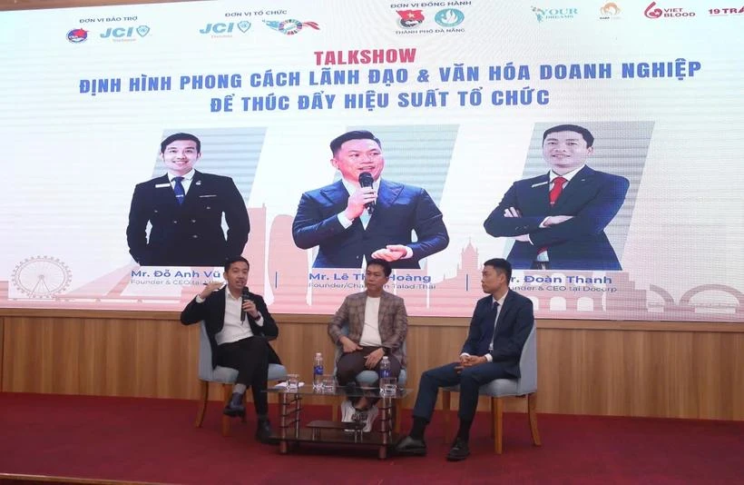 各位代表在活动上发表意见。（图片来源：越通社）