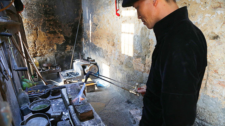 保留赫蒙族白银雕刻业的精华 ảnh 2