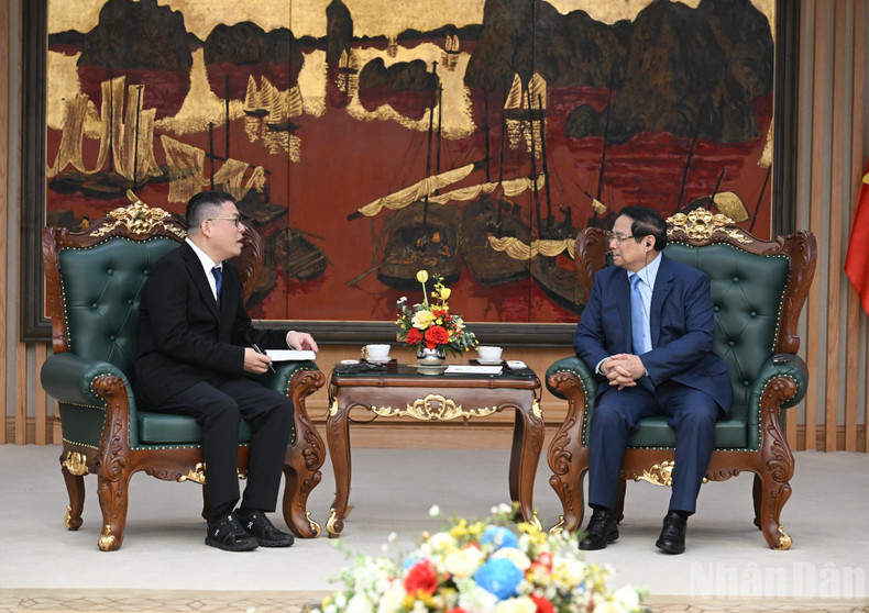 越南政府总理范明正会见中国天虹国际集团有限公司董事会主席洪天祝。