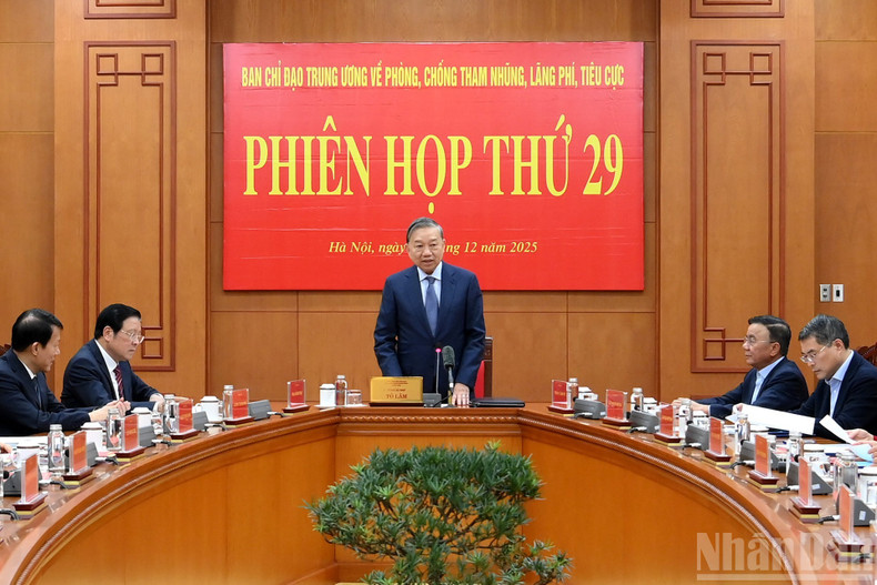 苏林总书记发表讲话。