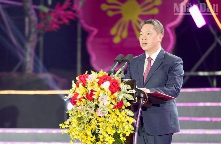 谅山省省委委员、省人民委员会副主席段青山发表讲话。