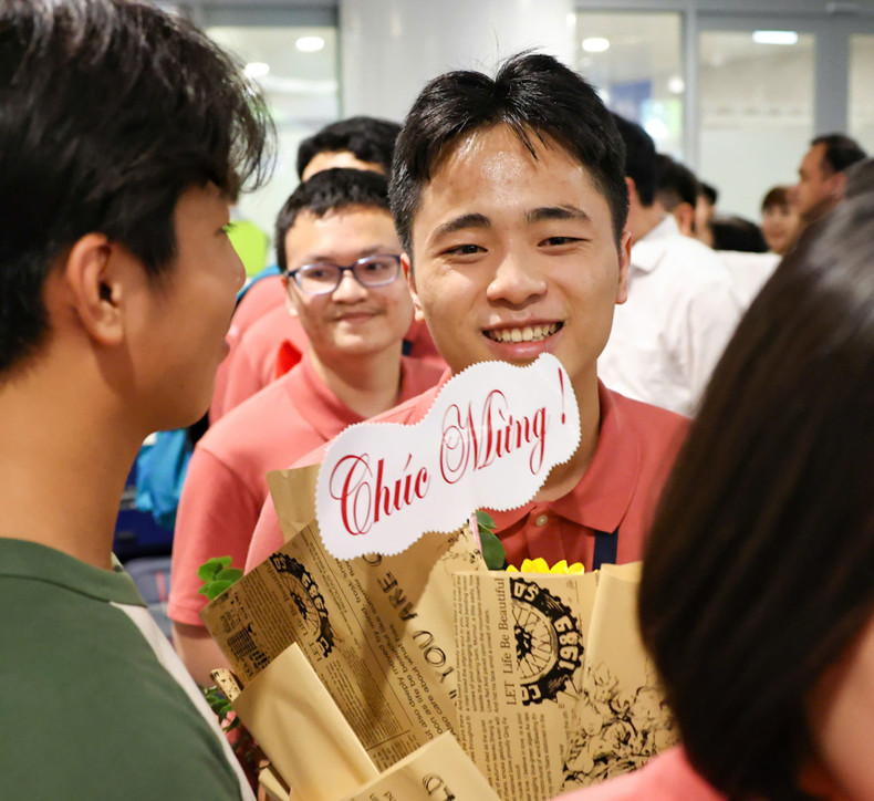 北宁省北宁重点高中三年级学生吴光明排名第7位，