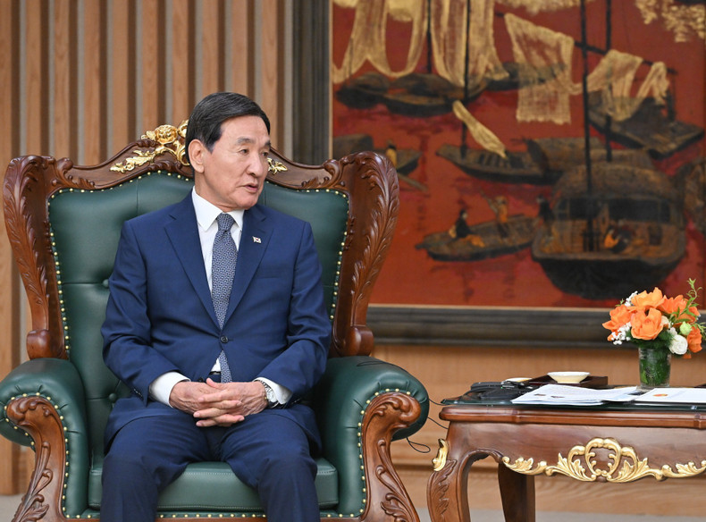 韩国总统特使朴昌达发表讲话。 韩国总统特使朴昌达发表讲话。