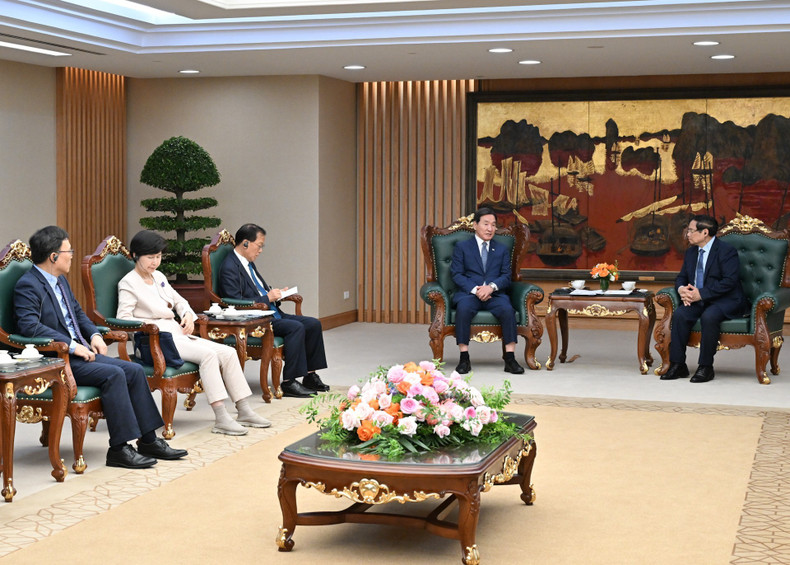 韩国总统特使朴昌达和韩国代表出席活动。 韩国总统特使朴昌达和韩国代表出席活动。