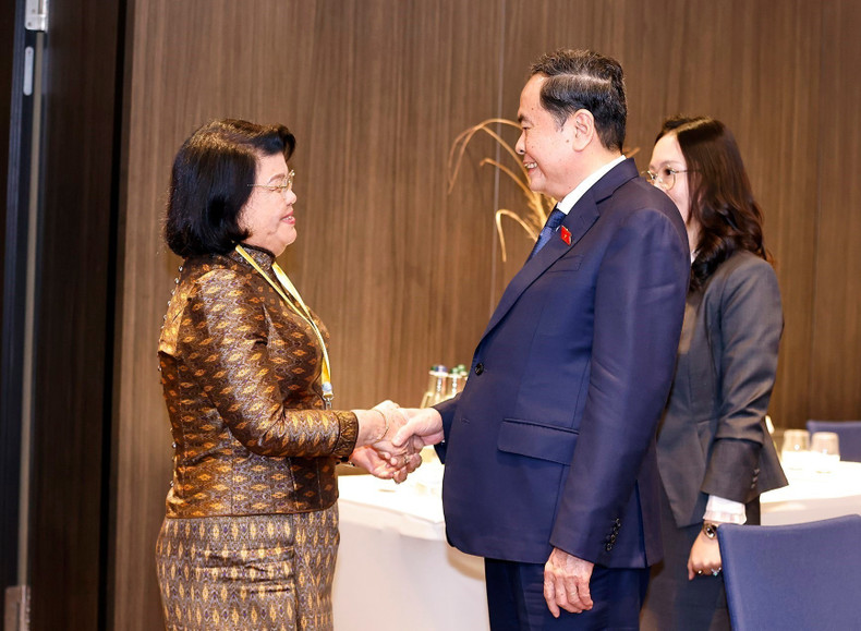 越南国会主席陈青敏会见柬埔寨国会主席昆索达莉。