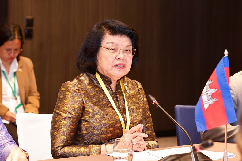 柬埔寨国会主席昆索达莉发表讲话。