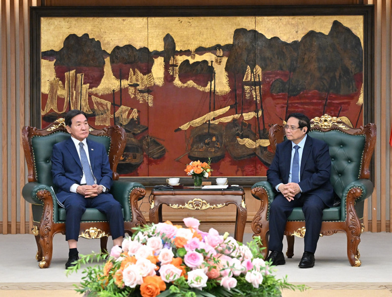 范明正总理会见韩国总统特使朴昌达。 范明正总理会见韩国总统特使朴昌达。