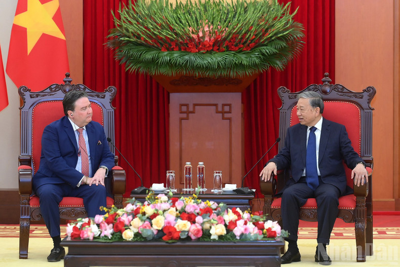 越共中央总书记苏林会见美国驻越南大使马克·纳珀。