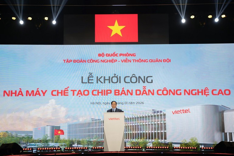 范明正总理在芯片制造厂开工仪式上发表讲话。