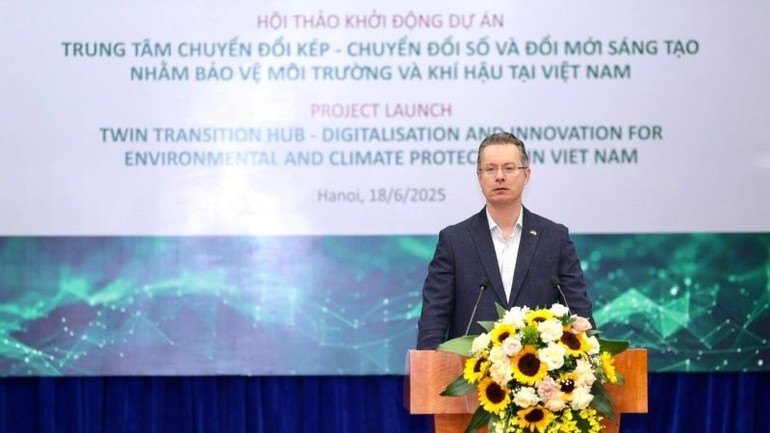 德国(越南)国际合作机构可持续经济发展总监丹尼斯·奎内斯发表讲话。 德国(越南)国际合作机构可持续经济发展总监丹尼斯·奎内斯发表讲话。