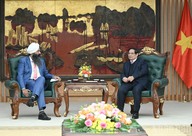 范明正总理会见加拿大国际发展国务秘书兰迪普·萨莱。