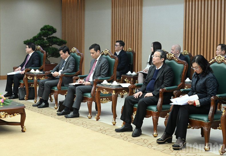 越南政府各部委、部门、行业领导出席活动。