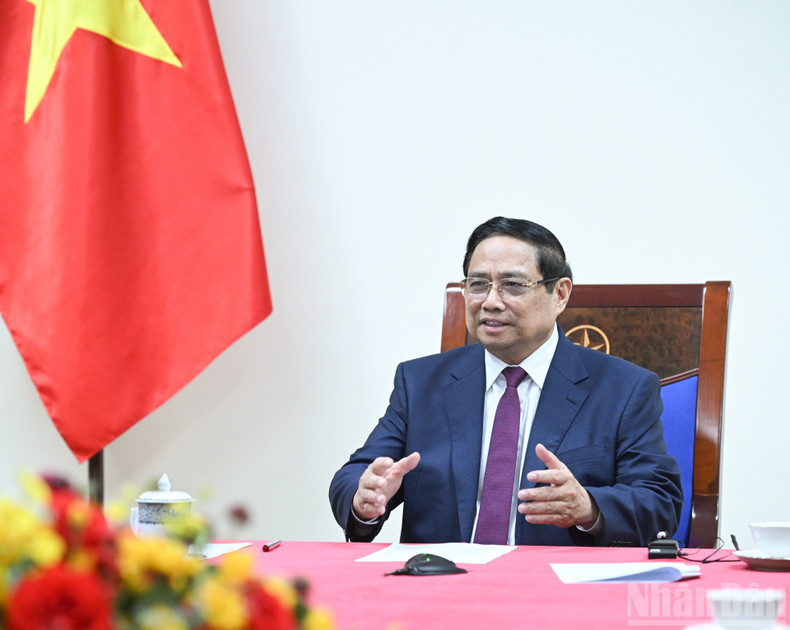 越南政府总理范明正与阿尔及利亚总理西菲·格里布电话。