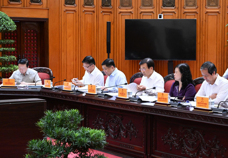 政府副总理,中央各部门、行业领导出席会议。 政府副总理,中央各部门、行业领导出席会议。