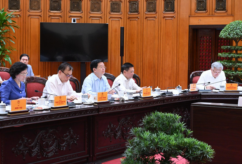 政府副总理,中央各部门、行业领导出席会议。 政府副总理,中央各部门、行业领导出席会议。
