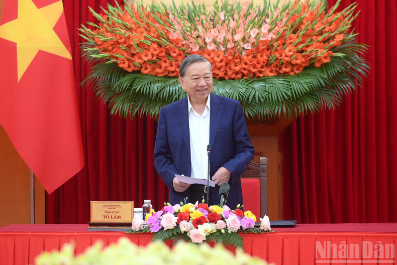 苏林总书记发表指导性讲话。