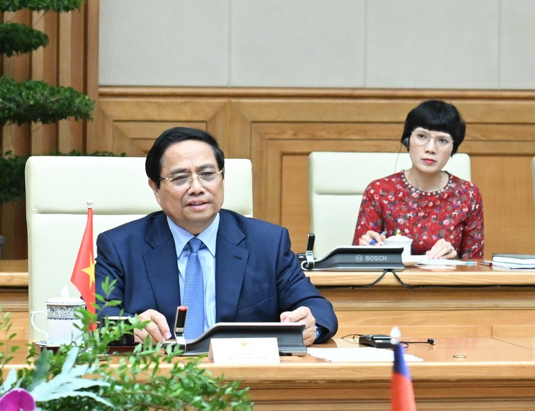 范明正总理发表讲话。