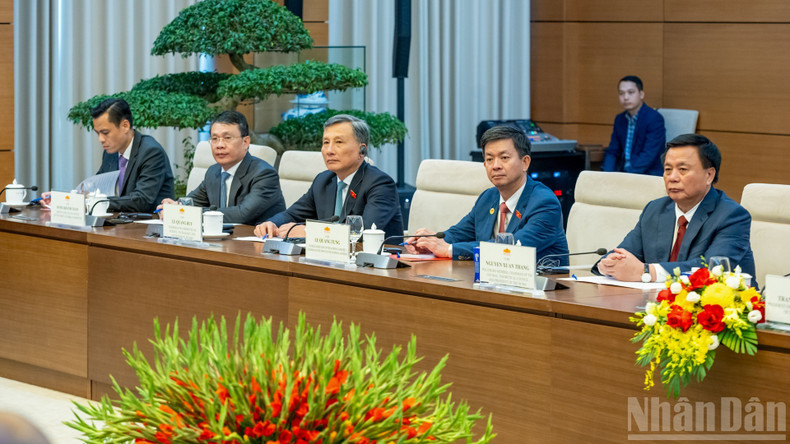 越南代表与会。 越南代表与会。