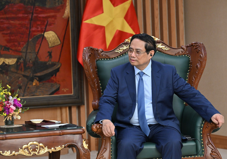 范明正总理发表讲话。