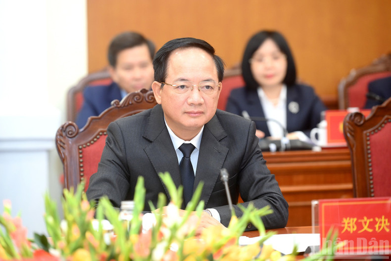 越共中央宣教与民运部部长郑文决发表讲话。