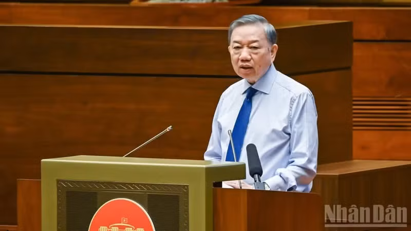 越共中央总书记、国家主席苏林在会上发表讲话。