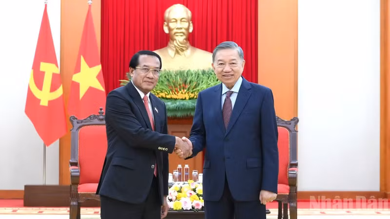 越共中央总书记、国家主席苏林会见老挝人革党中央政治局委员、中央书记处书记、中央纪委书记、国家监察总署署长、中央反腐败委员会主任万赛·蓬沙万。