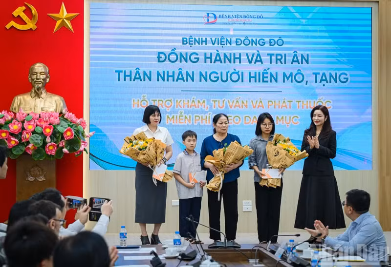 向器官和组织捐献者的亲属赠送有意义的奖学金和礼物， 以表达对他们高尚行为的感激之情。