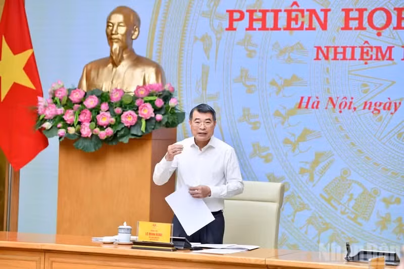 越南政府总理、中央竞赛奖励委员会主席黎明在会议上发言。