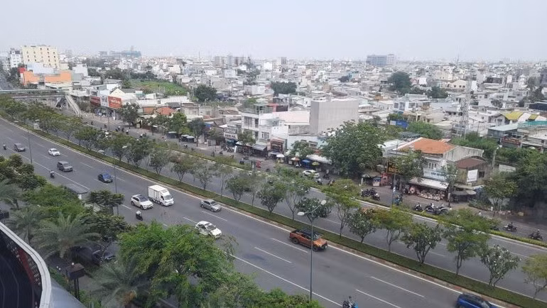 合并后，胡志明市面临的主要瓶颈之一是公路交通基础设施尚未实现系统化与同步化投资。