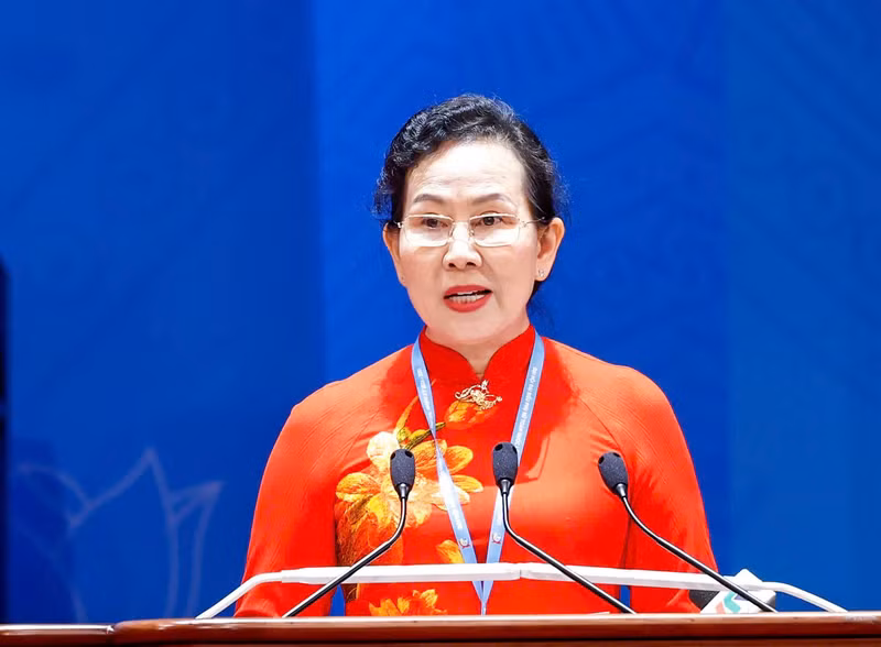 黎氏水女士连任第十四届越南妇女联合会主席。