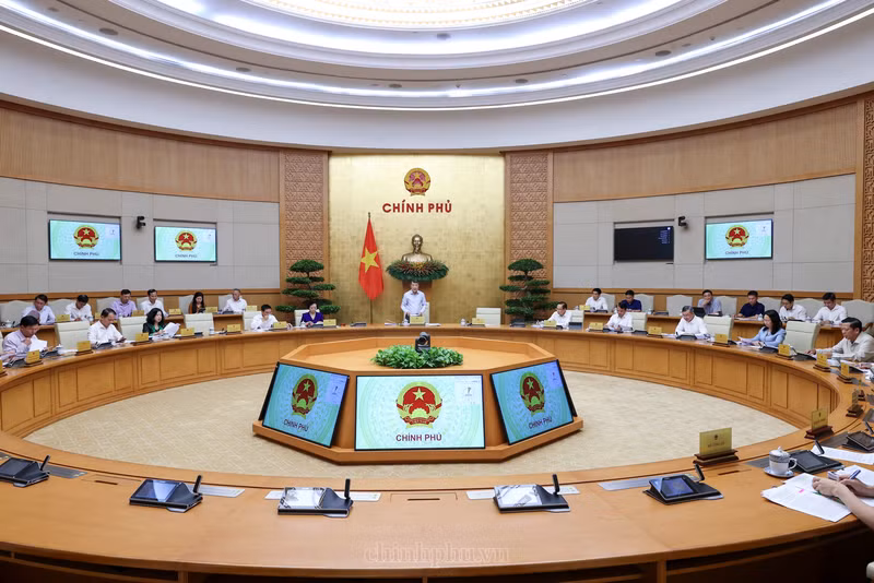 黎明兴总理主持会议。