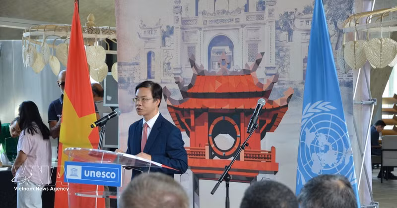 越南外交部副部长、越南UNESCO国家委员会主席吴黎文致开幕词。（图片来源：越通社）