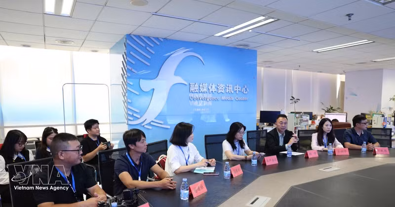 福建新时代国际传播中心有限公司总经理赖晗出席座谈会并发表讲话。（图片来源：越通社）