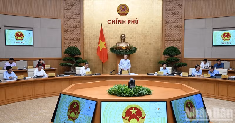 越南政府总理黎明兴主持召开2026年8月政府例行会议。