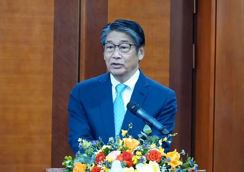 日本驻越南大使伊藤直树在仪式上发言。
