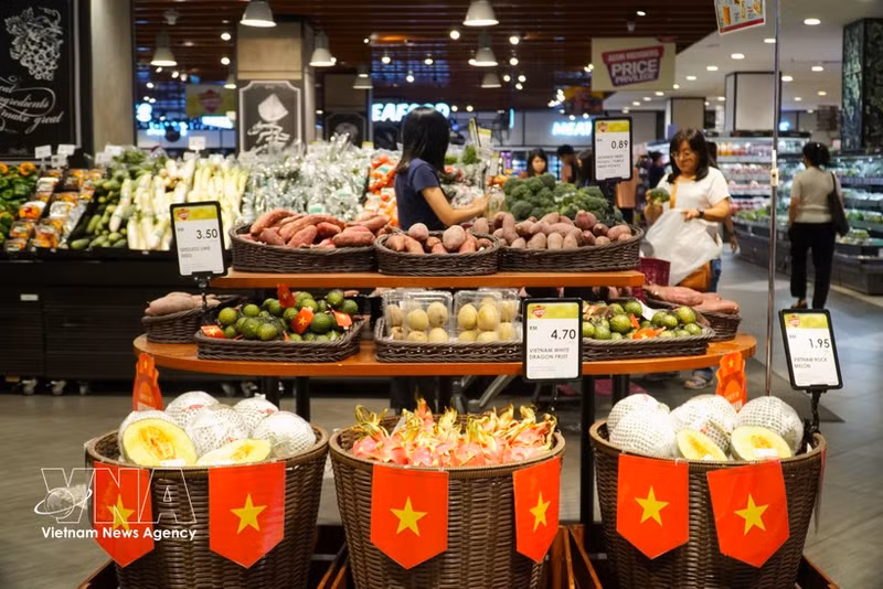 在马来西亚永旺超市入口处摆放越南商品。（图片来源：越通社）