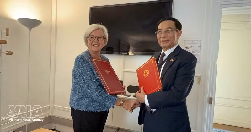 国防部长潘文江大将和法国国防部长卡特琳·沃特兰。