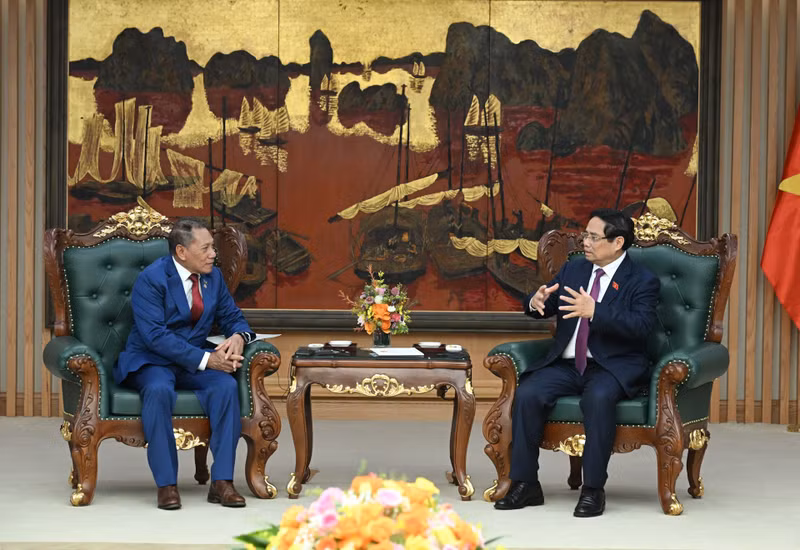 越南政府总理范明正会见所罗门群岛外交和外贸部长。