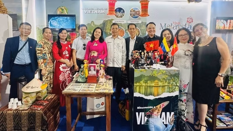 参加博览会的越南展位。