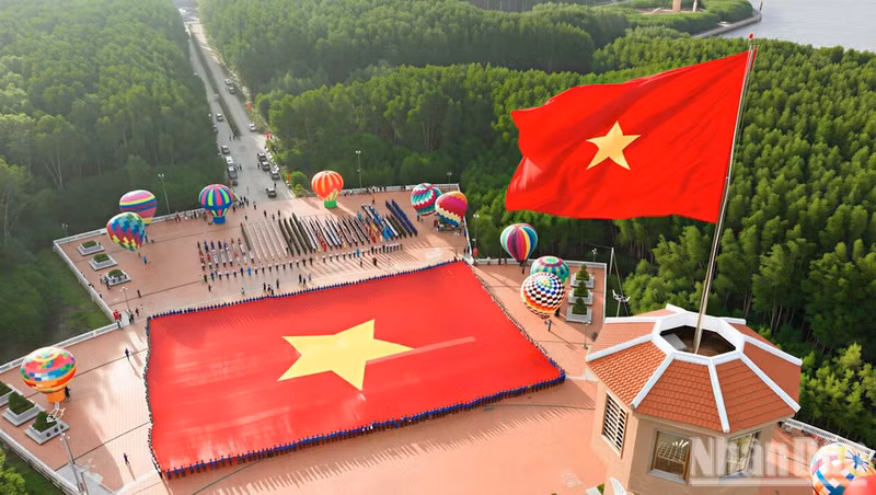 金瓯角旅游区继续巩固其首选目的地的地位，吸引了多达34179人次游客。