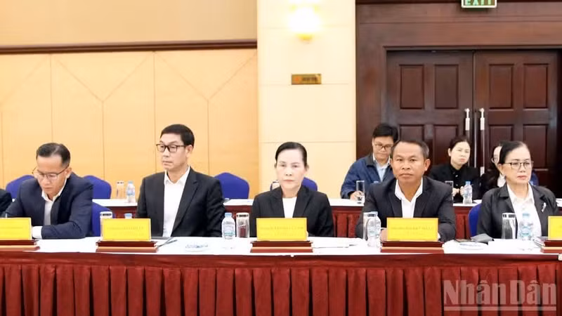 占巴塞省文化与旅游厅代表团领导出席会议。