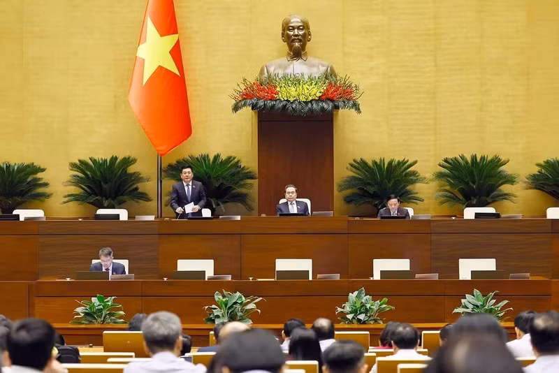 国会副主席阮鸿延在2026年10月22日的会议上发言。（图片来源：越南通）