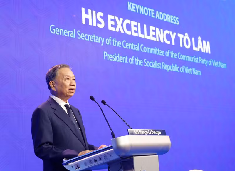 越共中央总书记、国家主席苏林在第23届香格里拉对话会上发表主旨演讲。
