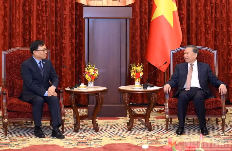 越共中央总书记、国家主席苏林会见韩国驻越南大使。