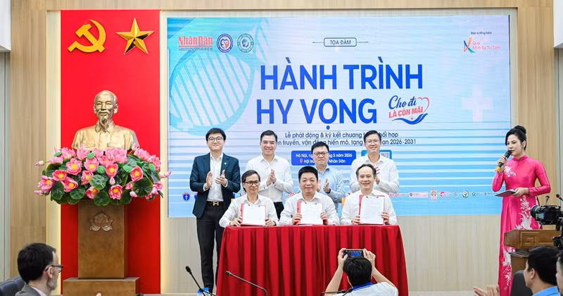 越南《人民报》社与国家人体器官移植协调中心和越南人体组织器官捐献动员协会签署了2026-2031年媒体与器官捐献宣传合作计划。