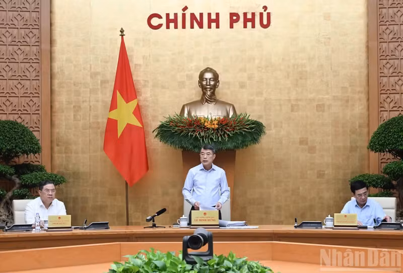 越南政府总理黎明兴在会上发表讲话。