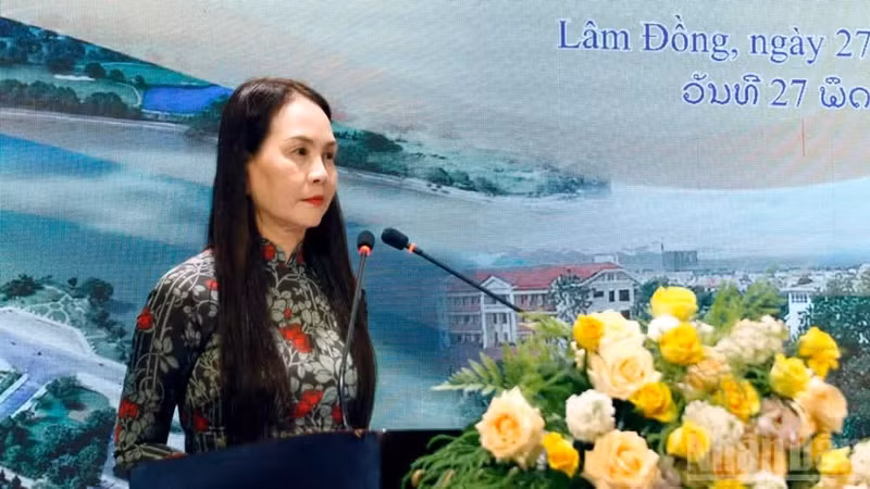 林同省文化体育旅游厅代理厅长阮氏碧玉在工作会谈中发言。