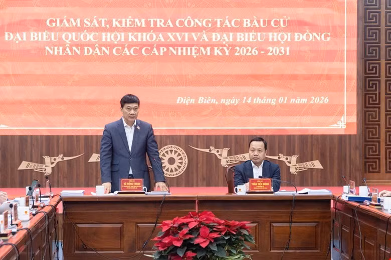 武鸿青同志在会上发表讲话。