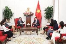 会见场景。（图片来源： baoquocte.vn）